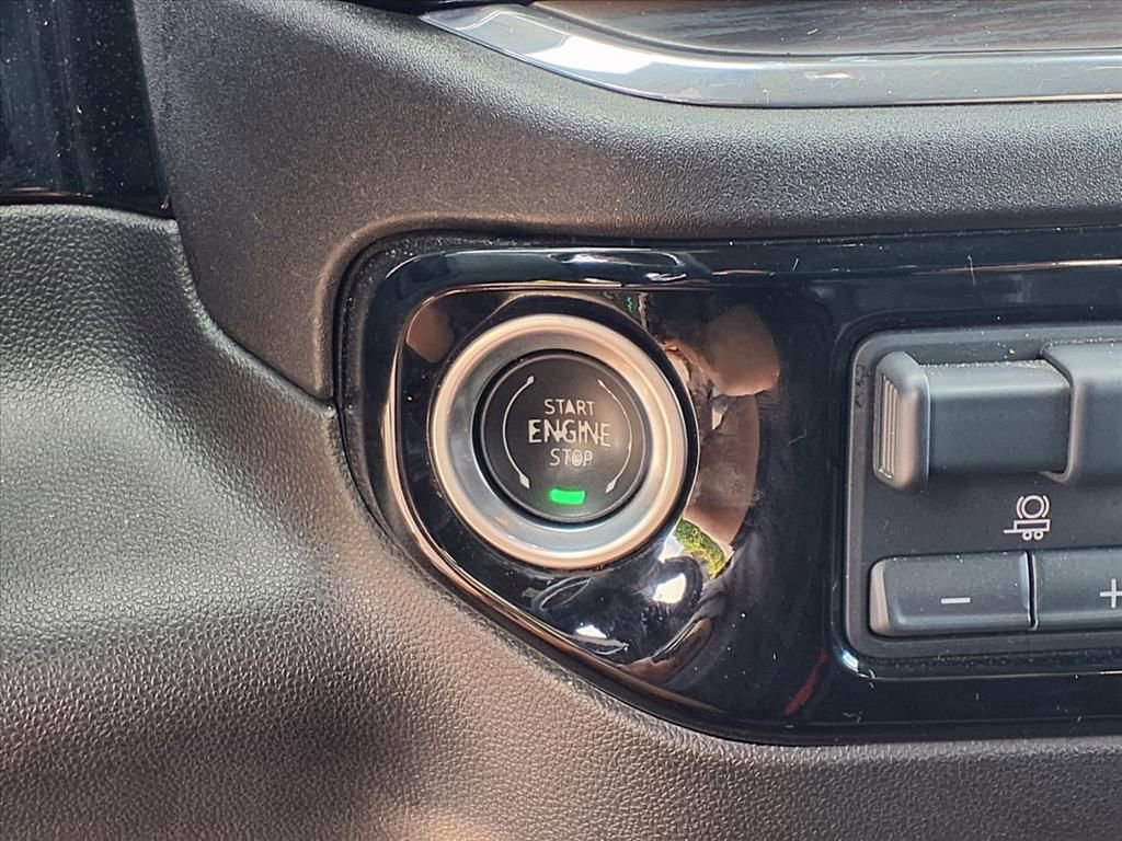 Used 2025 GMC Sierra 1500 SLT RWD image 12