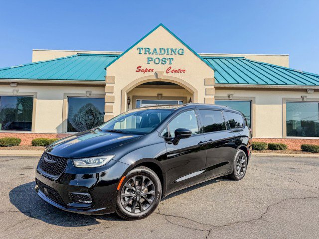 Used 2021 Chrysler Pacifica Touring-L w/ Premium & Safety Sphere Group FWD image 23