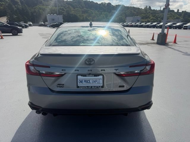 Used 2025 Toyota Camry SE AWD/4WD image 4