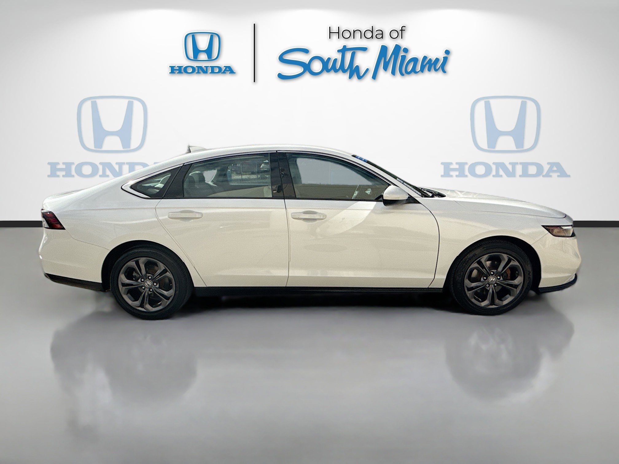 Used 2023 Honda Accord EX image 8