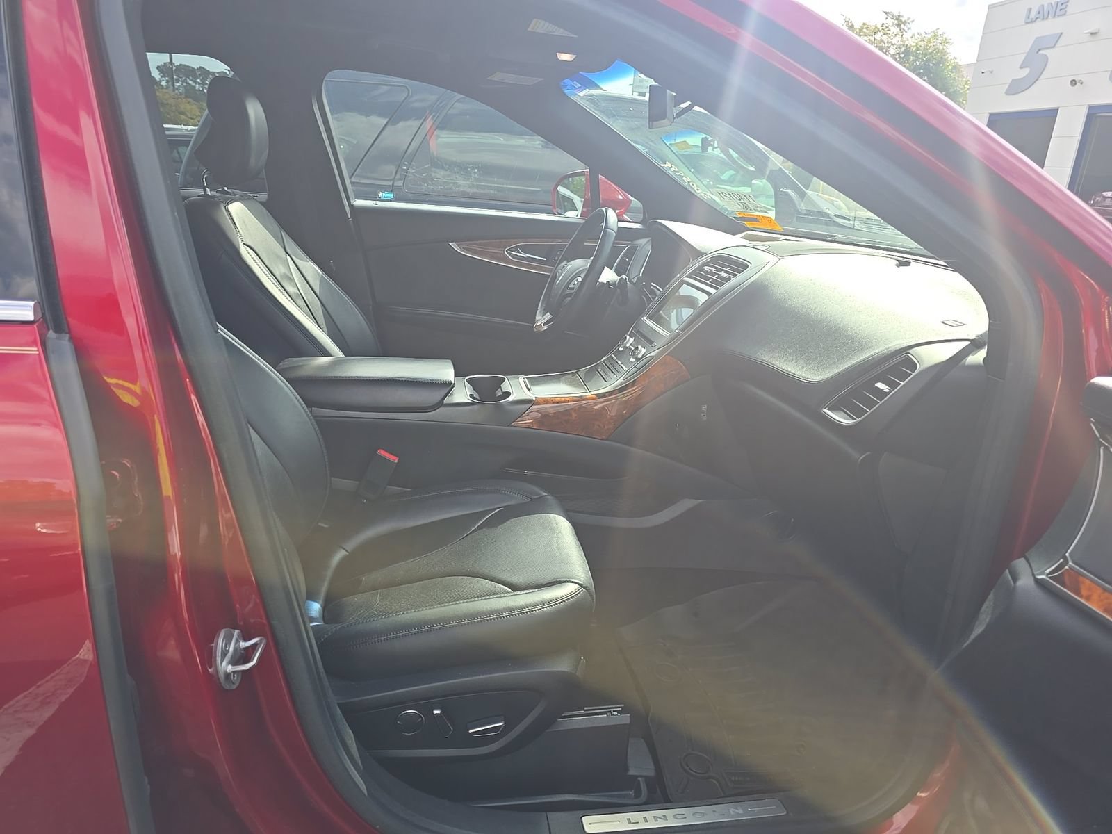 Used 2017 Lincoln MKX Reserve AWD/4WD image 13