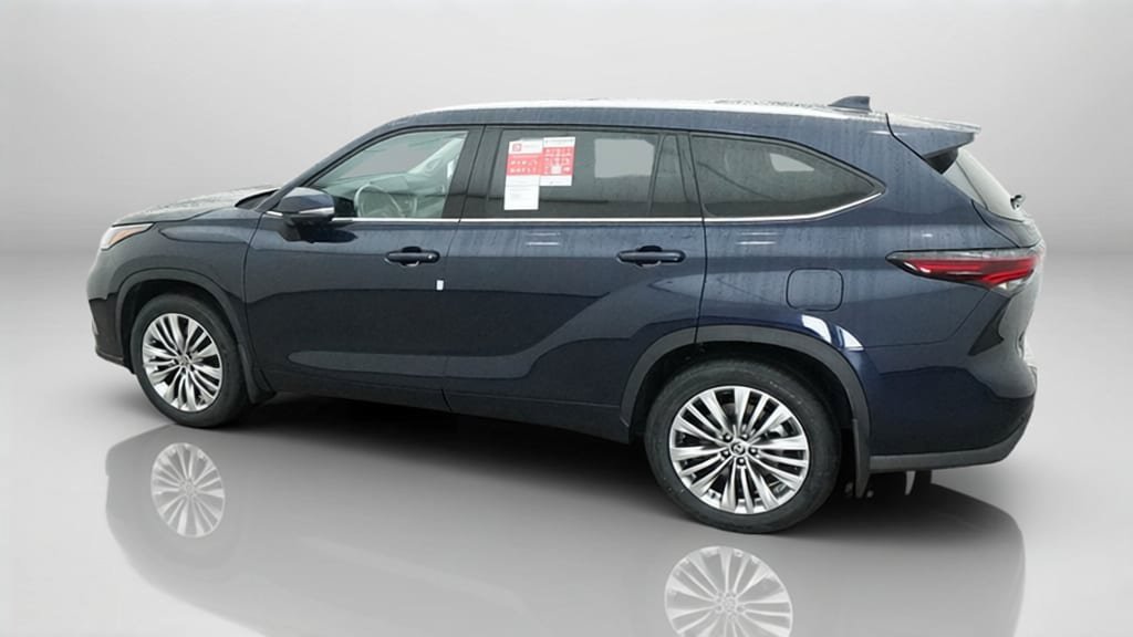 New 2026 Toyota Highlander Platinum AWD/4WD image 16