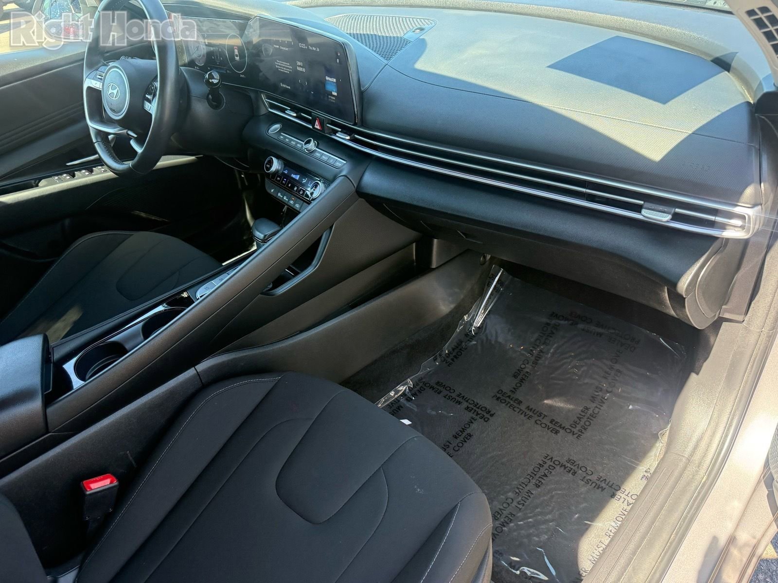 Used 2025 Hyundai Elantra SEL image 30