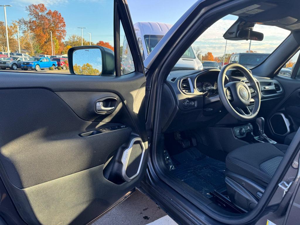 Used 2021 Jeep Renegade Latitude image 24
