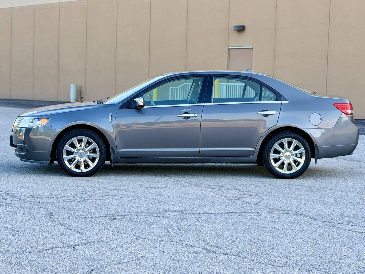 Used 2011 Lincoln MKZ w/ 102A Rapid Spec Order Code FWD image 4