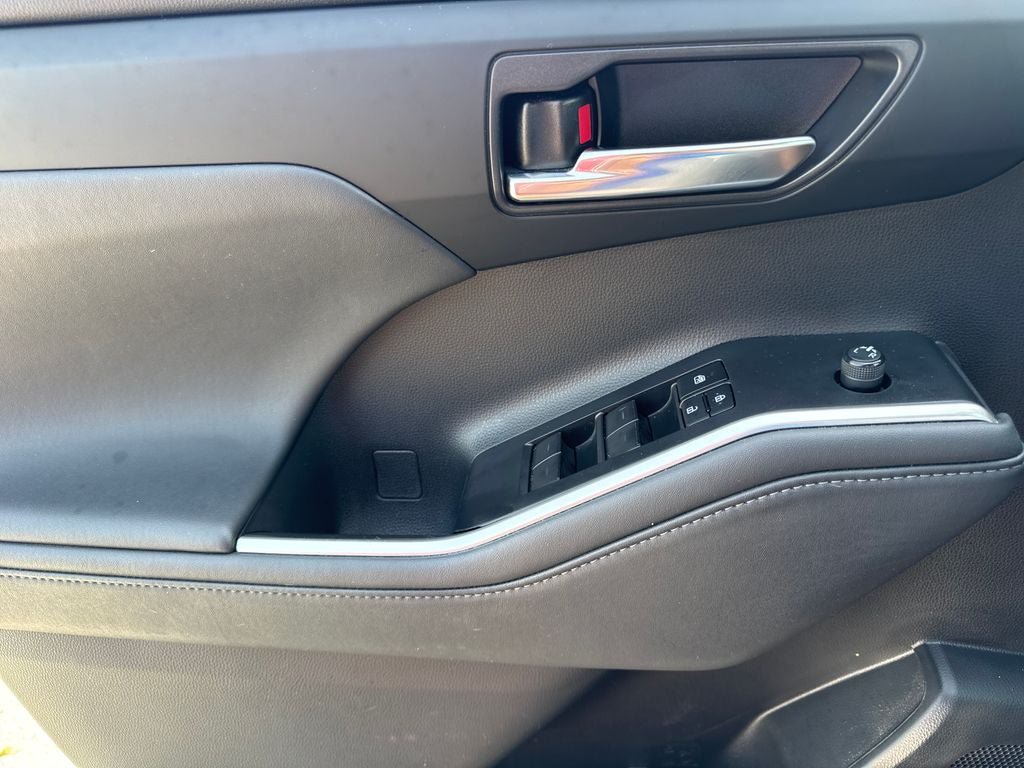 Used 2022 Toyota Highlander XSE FWD image 19