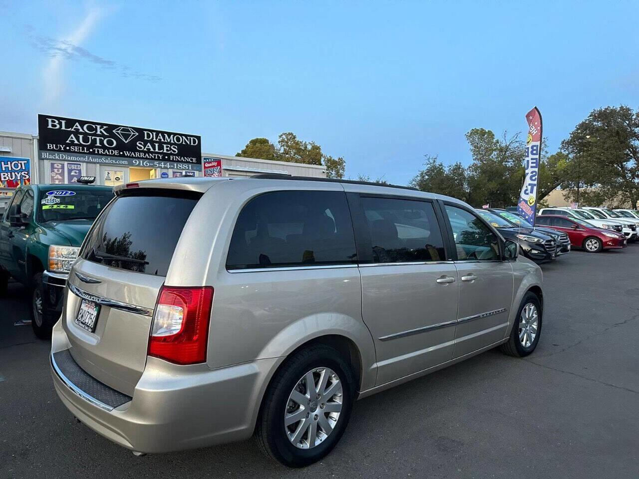 Used 2014 Chrysler Town & Country Touring FWD image 6