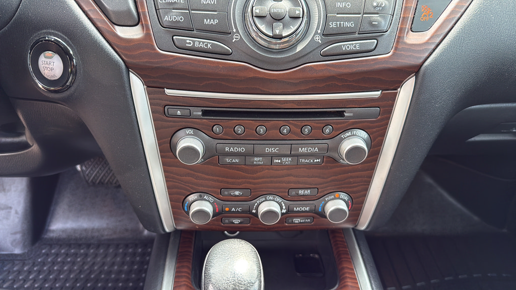 Used 2017 Nissan Pathfinder Platinum AWD/4WD image 33