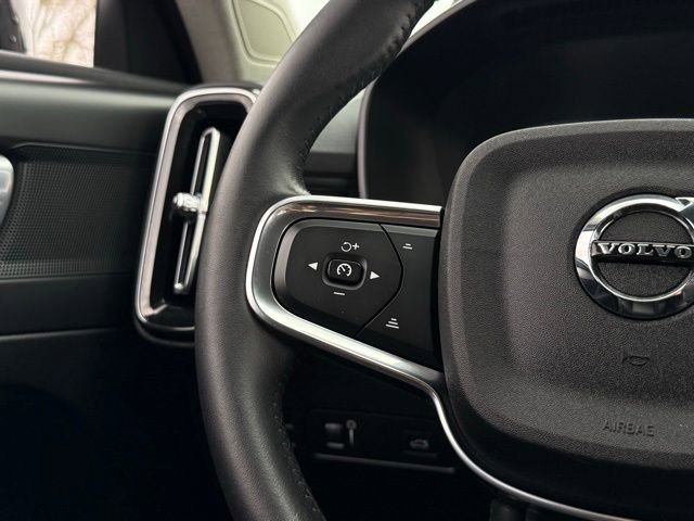 Used 2021 Volvo XC40 T5 Momentum image 10