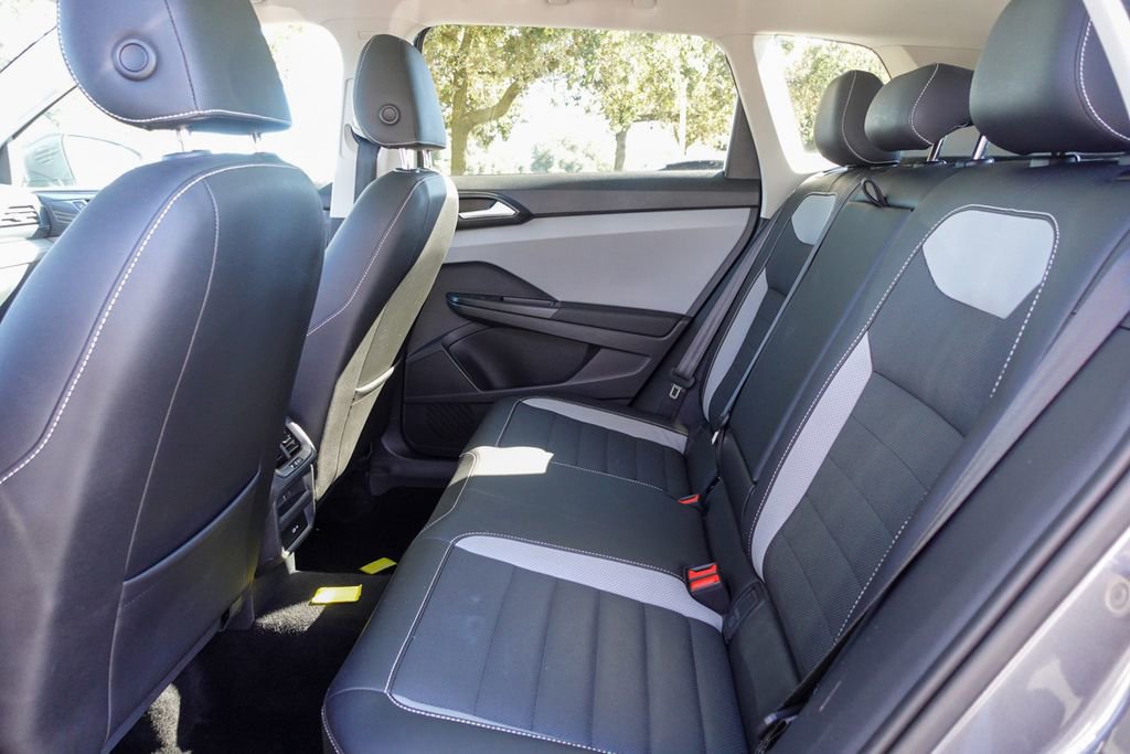 Used 2022 Volkswagen Taos SEL w/ Panoramic Sunroof Package image 24