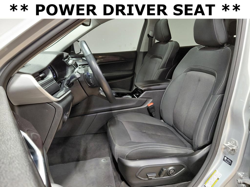 Certified 2022 Jeep Grand Cherokee L Laredo w/ Luxury Tech Group I AWD/4WD image 18