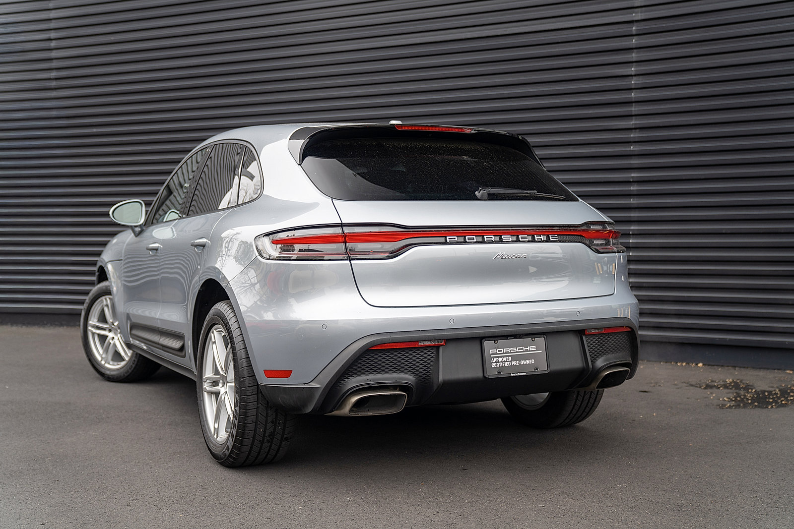 Certified 2026 Porsche Macan AWD/4WD image 3