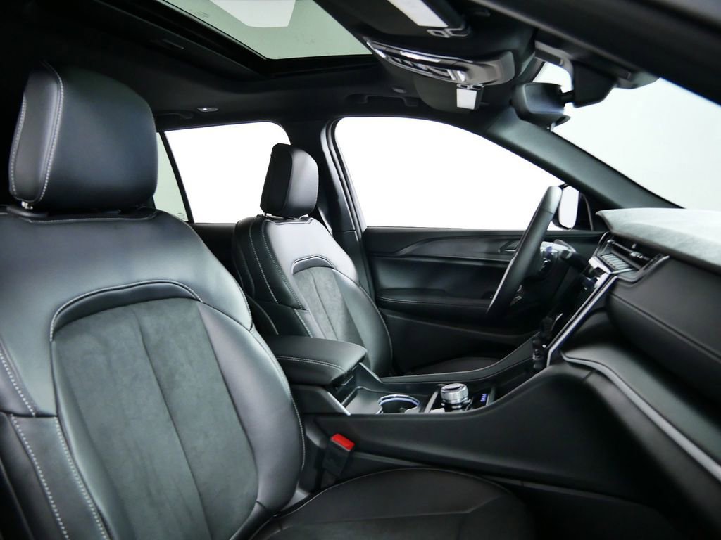 Certified 2024 Jeep Grand Cherokee Altitude image 25