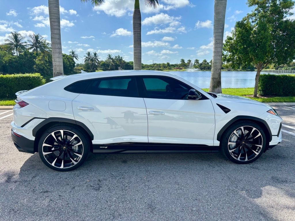 Used 2024 Lamborghini Urus S AWD/4WD image 5