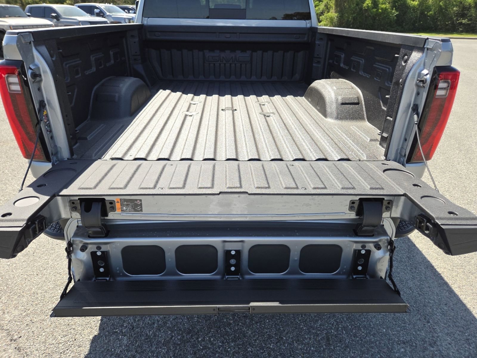 New 2026 GMC Sierra 2500 SLT w/ SLT Premium Package AWD/4WD image 24