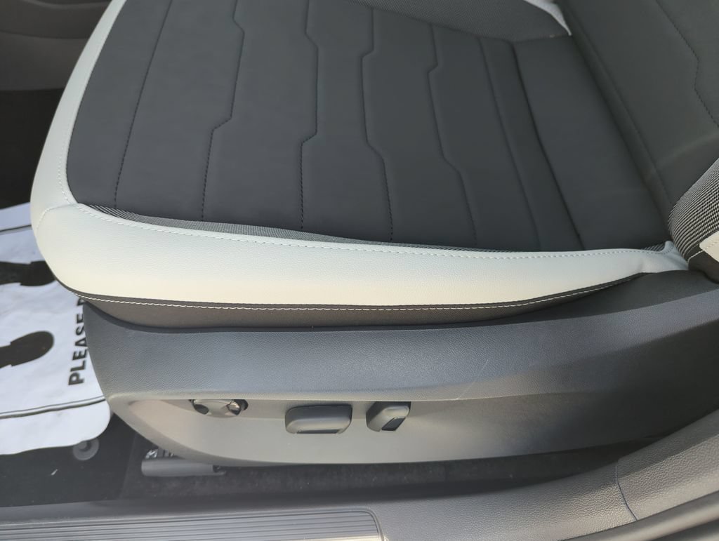 New 2026 Volkswagen Taos SE AWD/4WD image 34