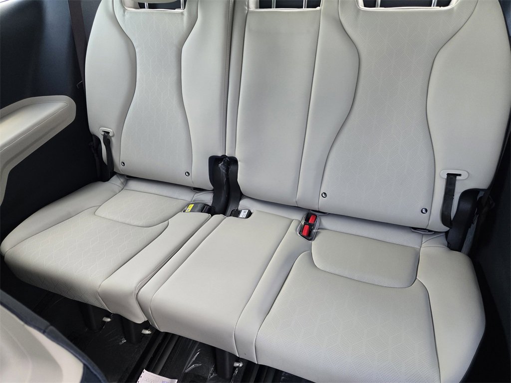 New 2026 Kia Carnival EX image 22