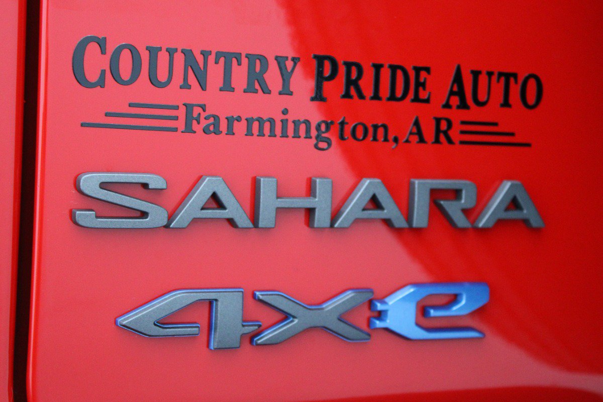 Used 2025 Jeep Wrangler Unlimited Sahara AWD/4WD image 30