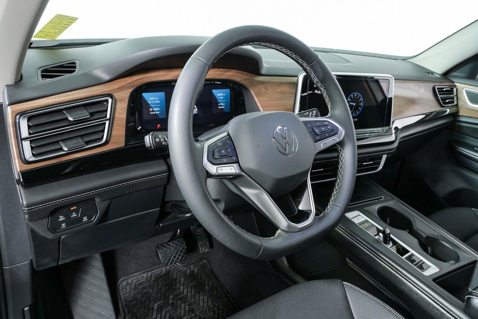 Used 2024 Volkswagen Atlas SE FWD image 4