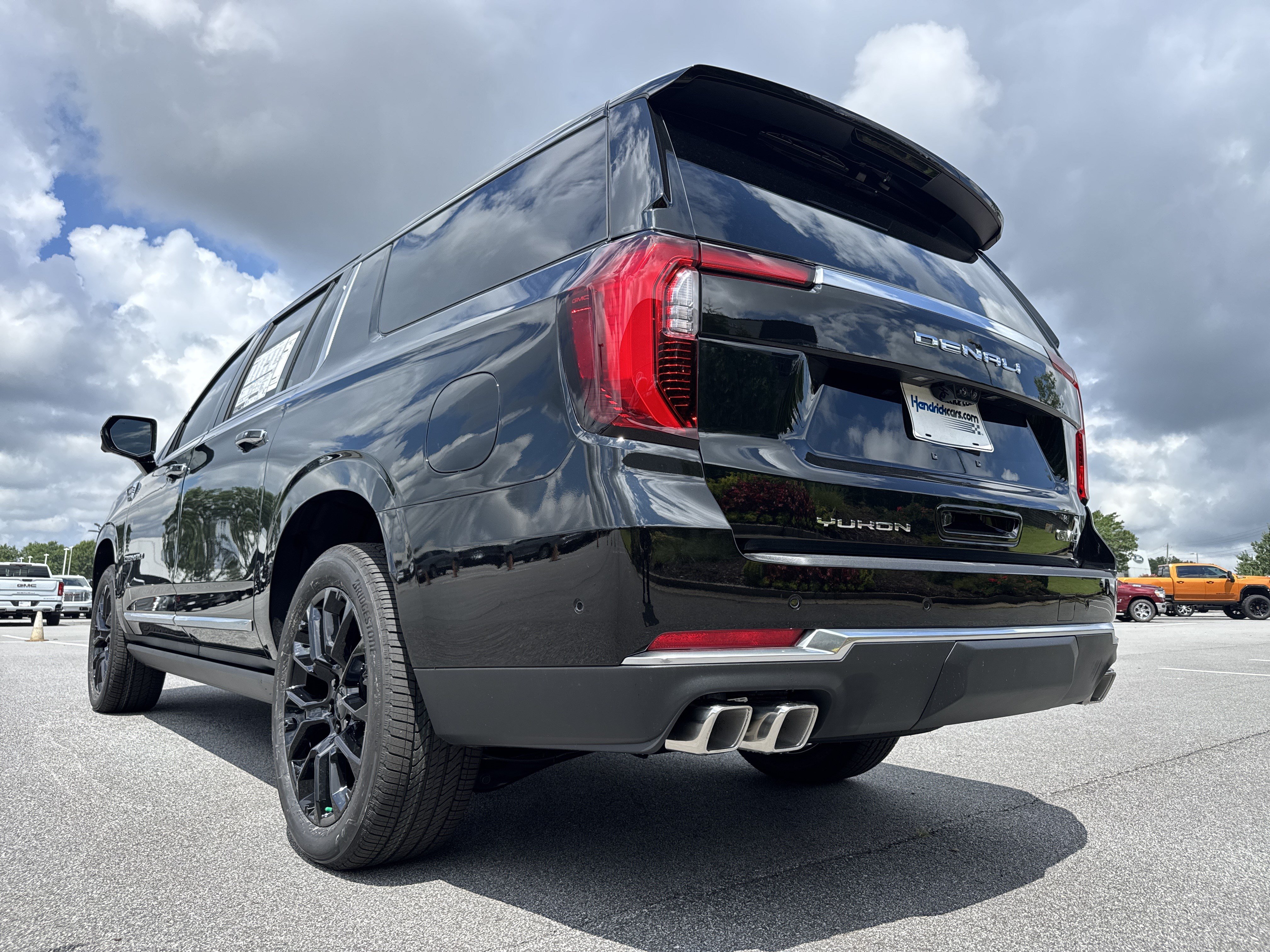 New 2026 GMC Yukon XL Denali w/ Denali Reserve Package AWD/4WD image 8