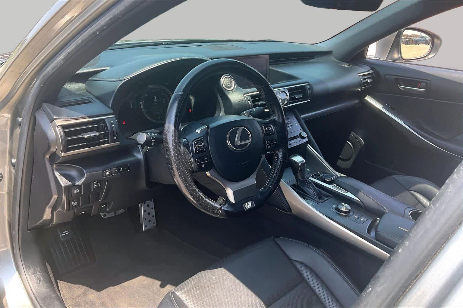 Used 2017 Lexus IS 200t F Sport w/ F Sport Package RWD image 29