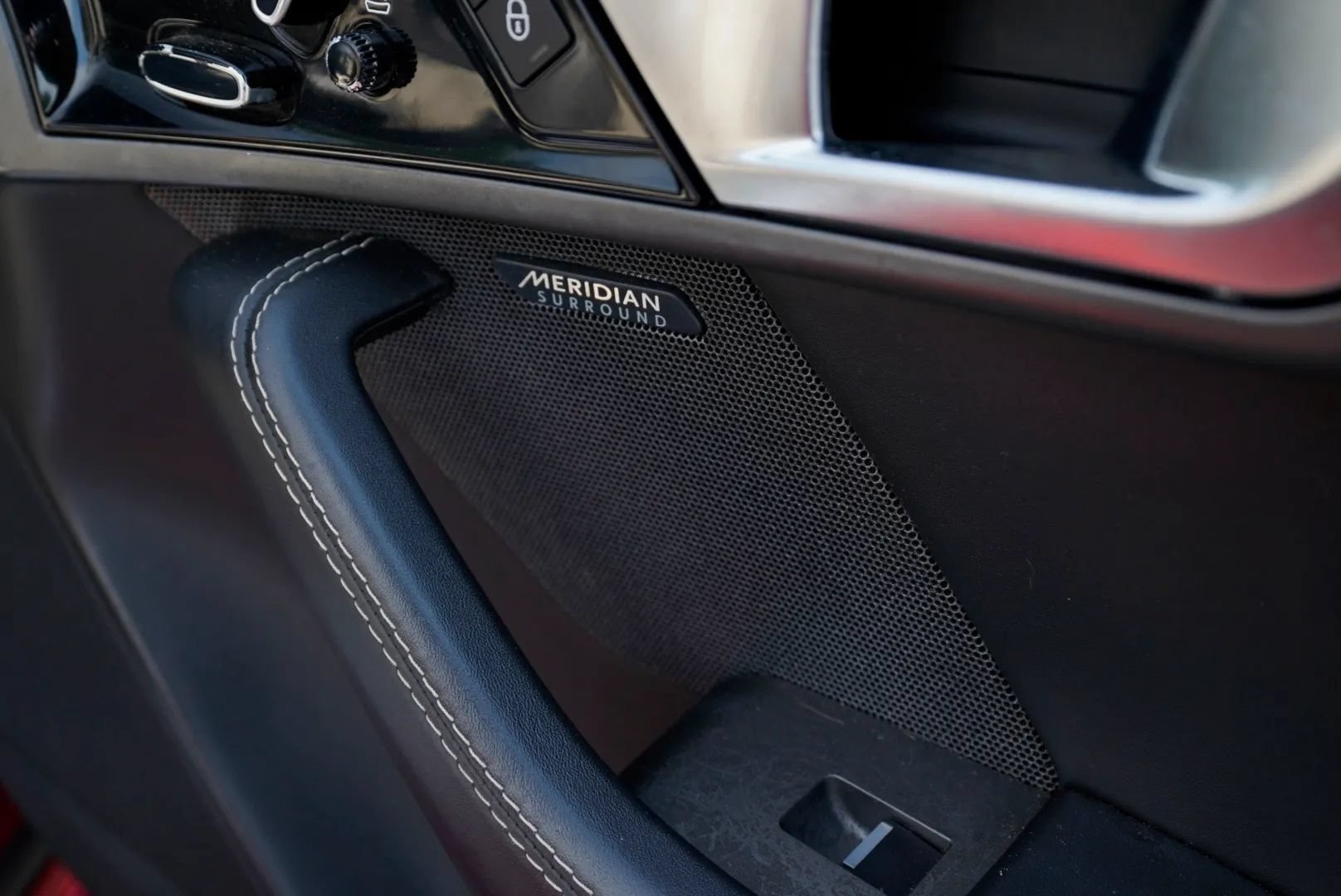 Used 2016 Jaguar F-TYPE R AWD/4WD image 38