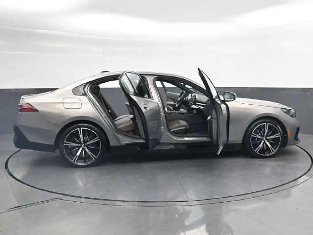 New 2027 BMW 550e xDrive AWD/4WD image 38