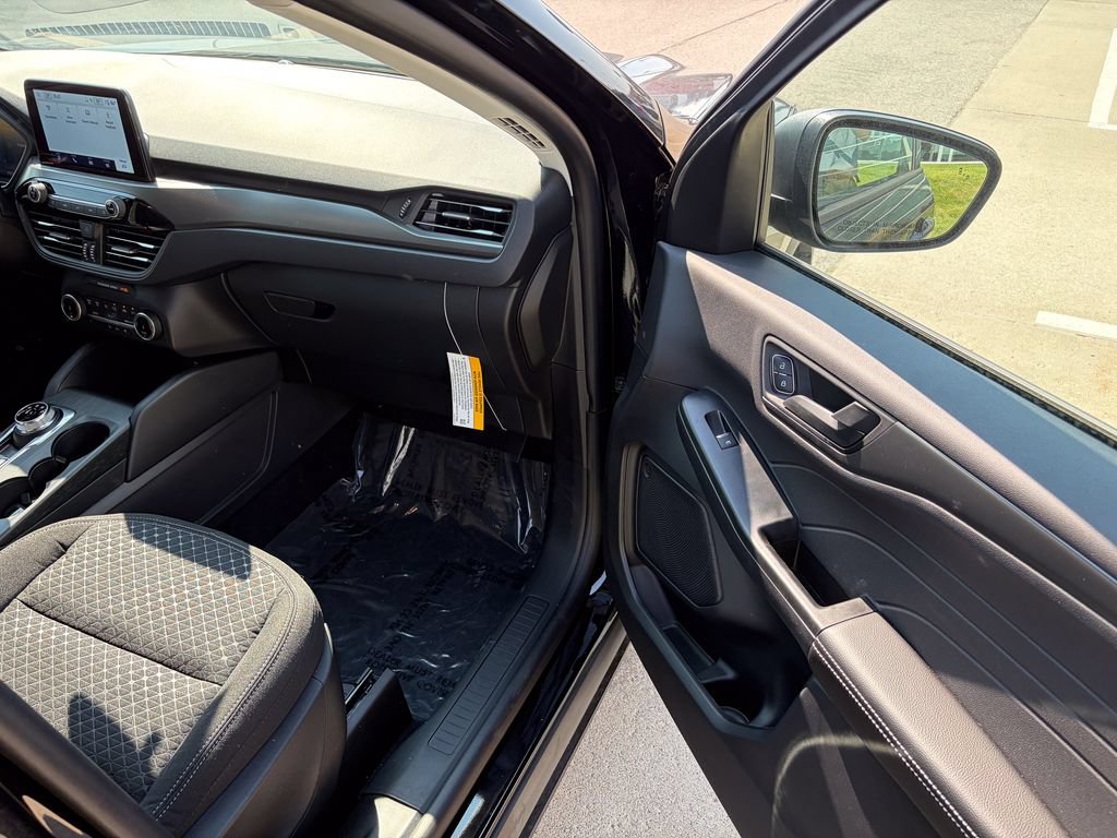 New 2026 Ford Escape Active w/ Cold Weather Package FWD image 16
