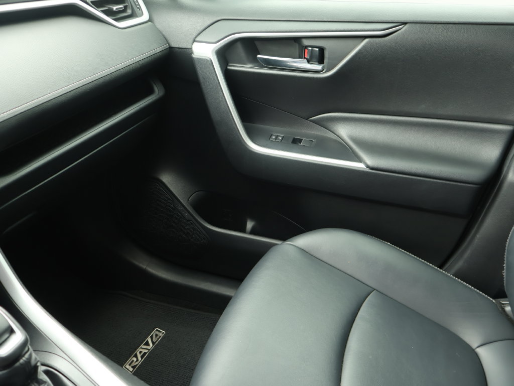 Used 2020 Toyota RAV4 XLE Premium FWD image 29