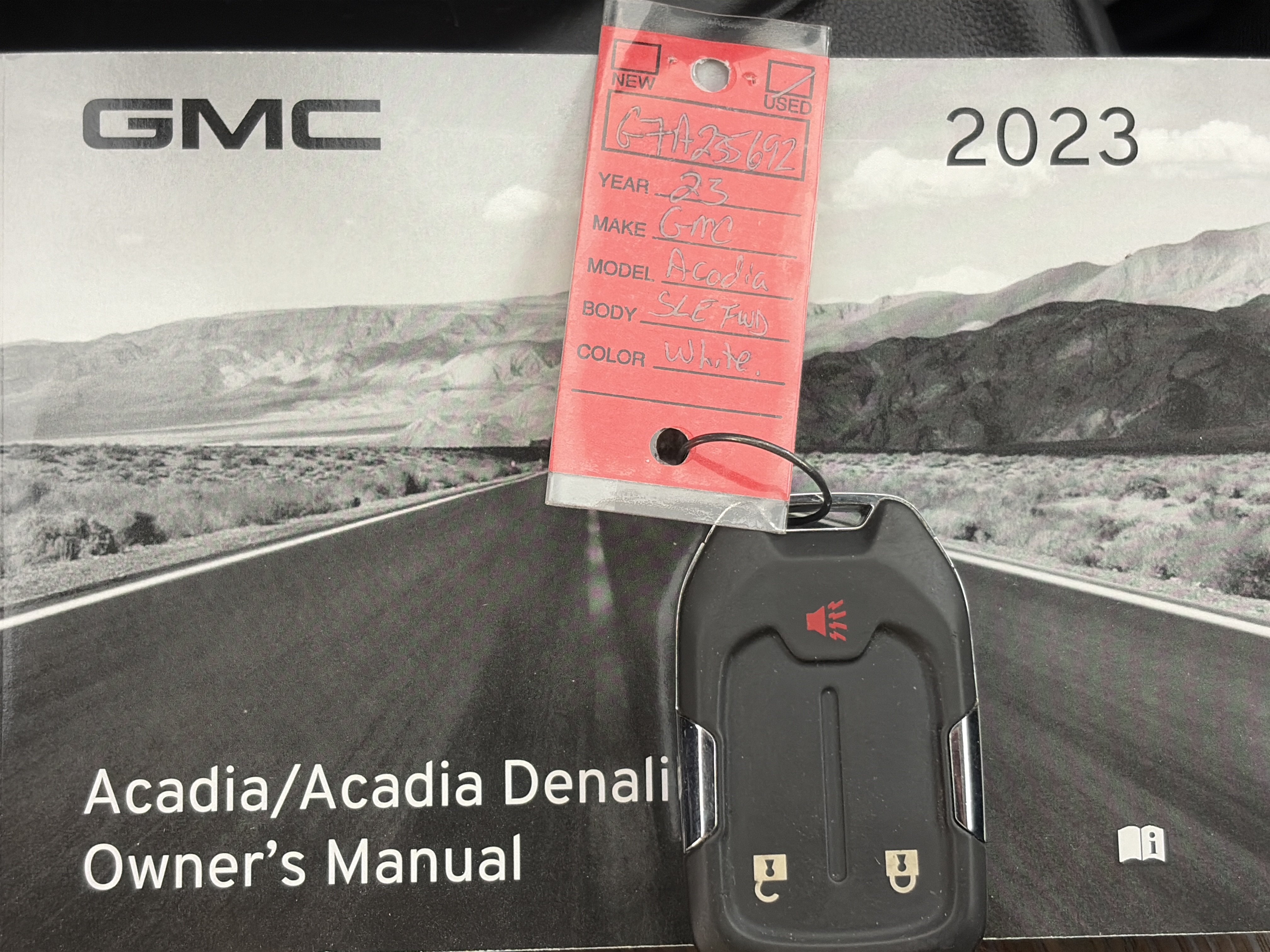 Used 2023 GMC Acadia SLE FWD image 37