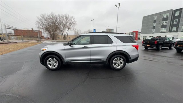 Used 2020 Ford Explorer XLT w/ Equipment Group 202A image 5