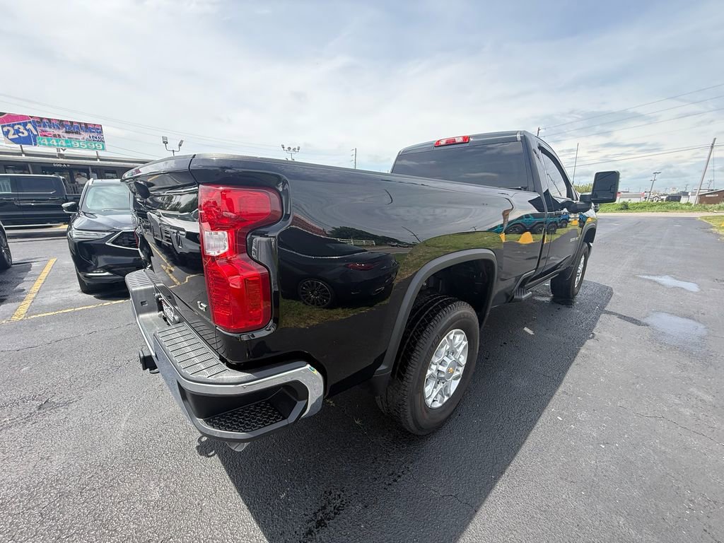 Used 2025 Chevrolet Silverado 3500 LT AWD/4WD image 3