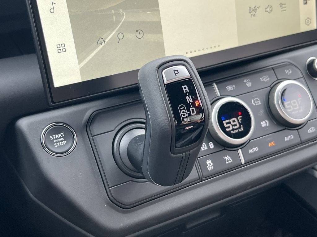 New 2026 Land Rover Defender 130 X-Dynamic SE AWD/4WD image 29