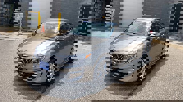 Used 2018 Kia Optima EX image 5
