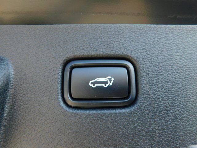 Used 2025 Kia Sportage SX image 12