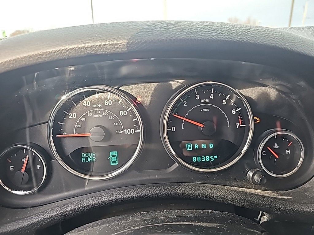 Used 2016 Jeep Wrangler Unlimited Sahara w/ Connectivity Group image 9