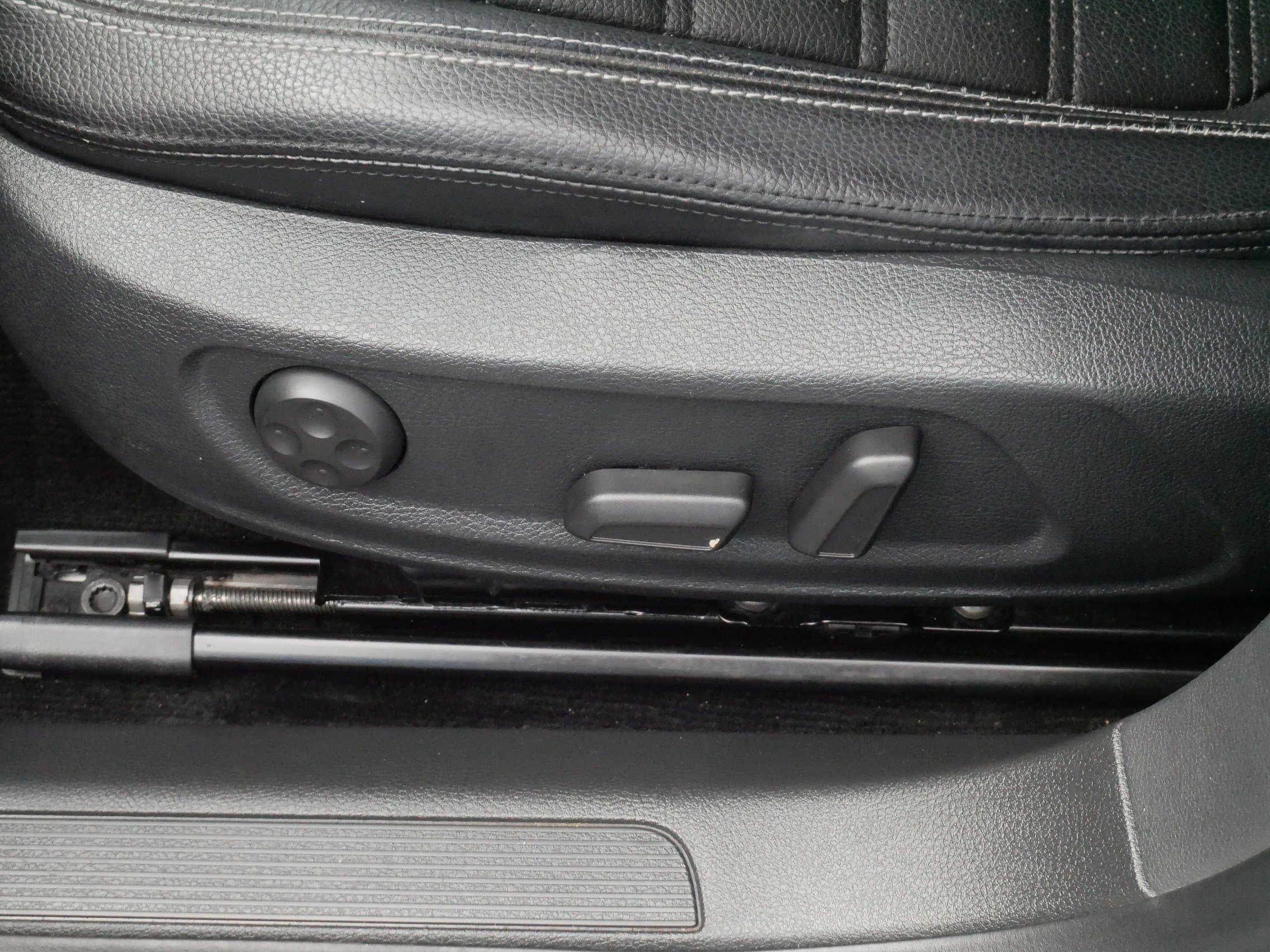Used 2014 Volkswagen CC R-Line FWD image 20