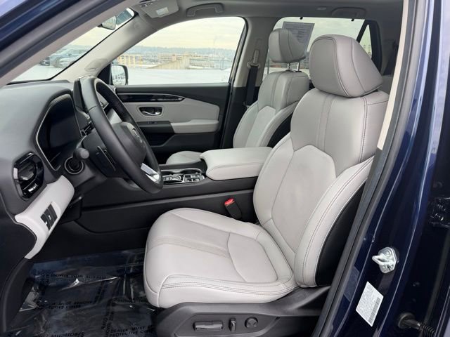 Certified 2025 Honda Pilot Touring image 14