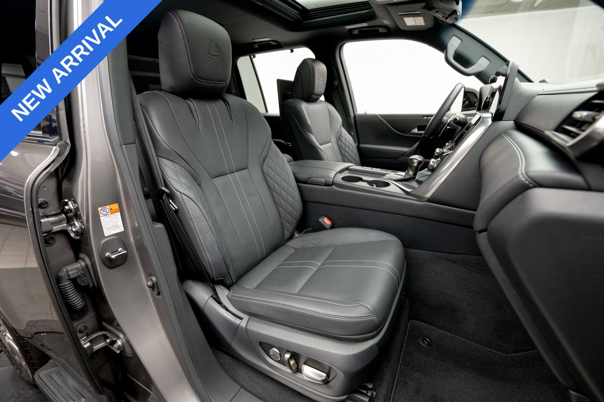 Used 2022 Lexus LX 600 4WD w/ Accessory Package (Z1) image 15