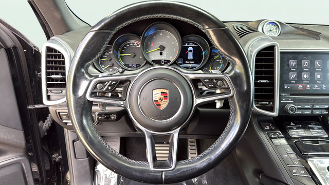 Used 2017 Porsche Cayenne S Platinum AWD/4WD image 16