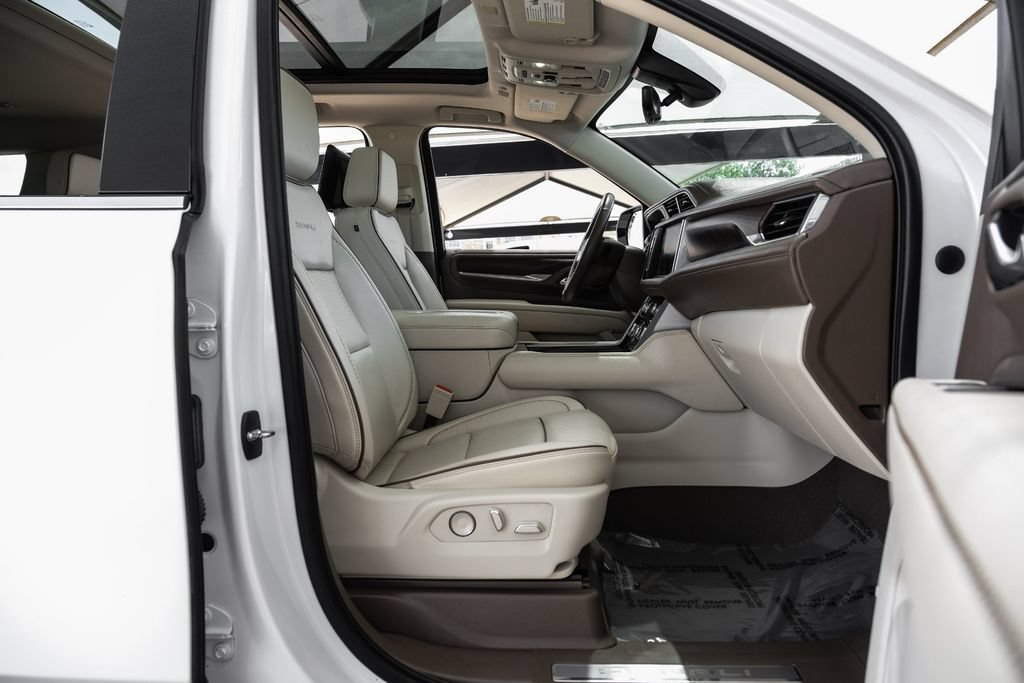 Used 2021 GMC Yukon XL Denali w/ Denali Premium Package RWD image 38