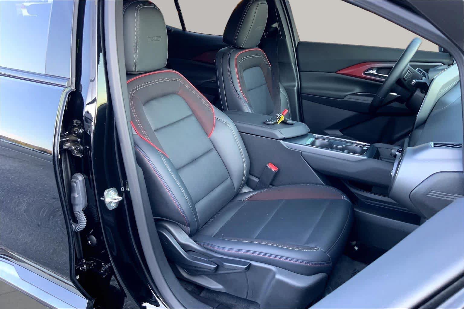 Used 2025 Chevrolet Equinox EV RS FWD image 7