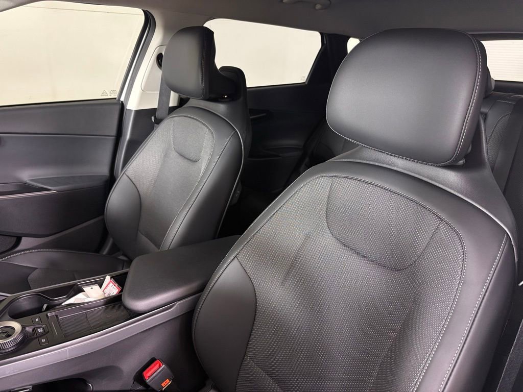 New 2025 Kia EV6 Light w/ Light LR Technology Package image 18