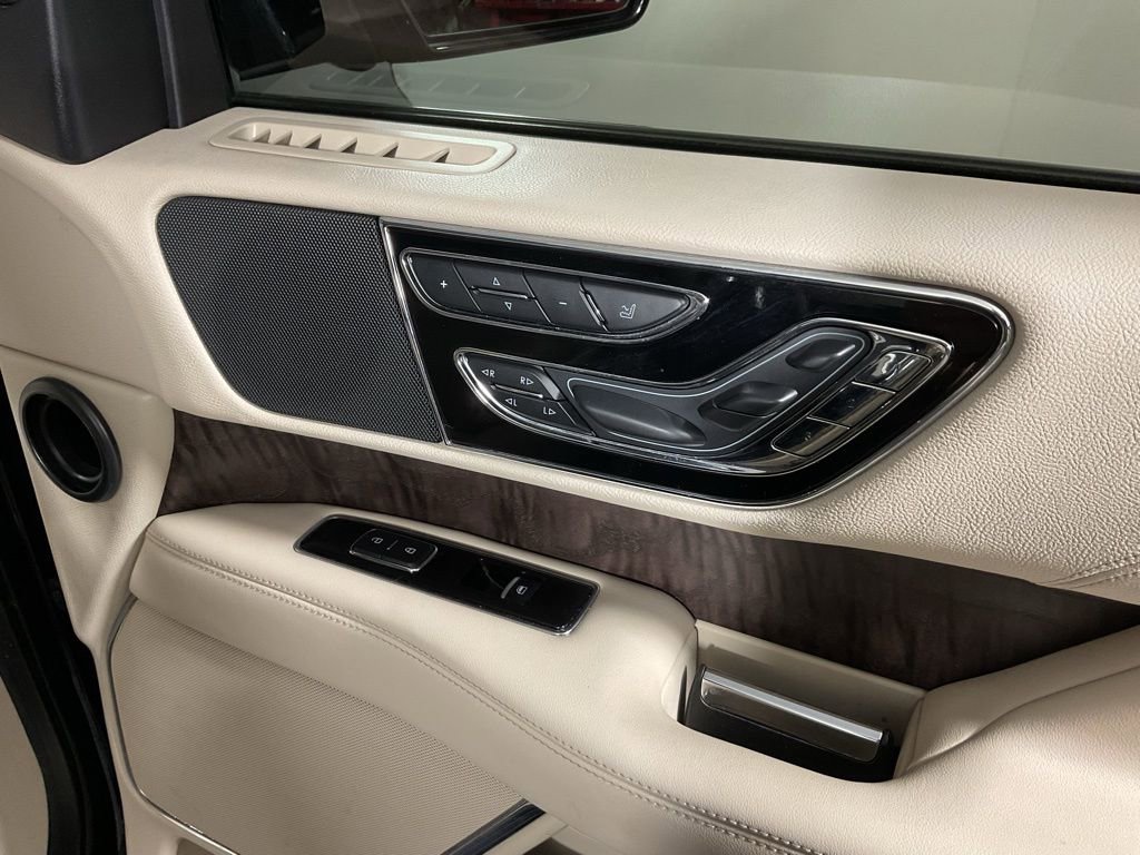 Used 2019 Lincoln Navigator L Reserve image 36
