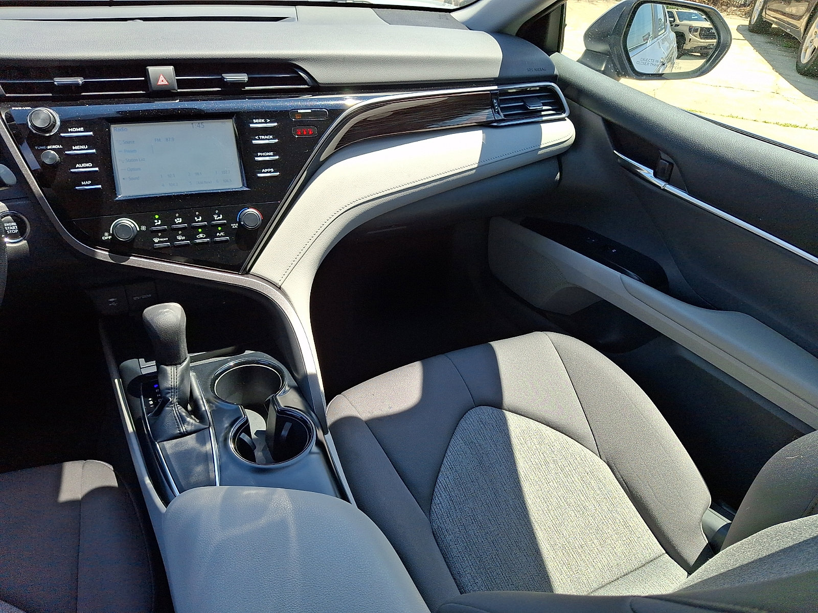 Used 2019 Toyota Camry LE w/ Convenience Package FWD image 16