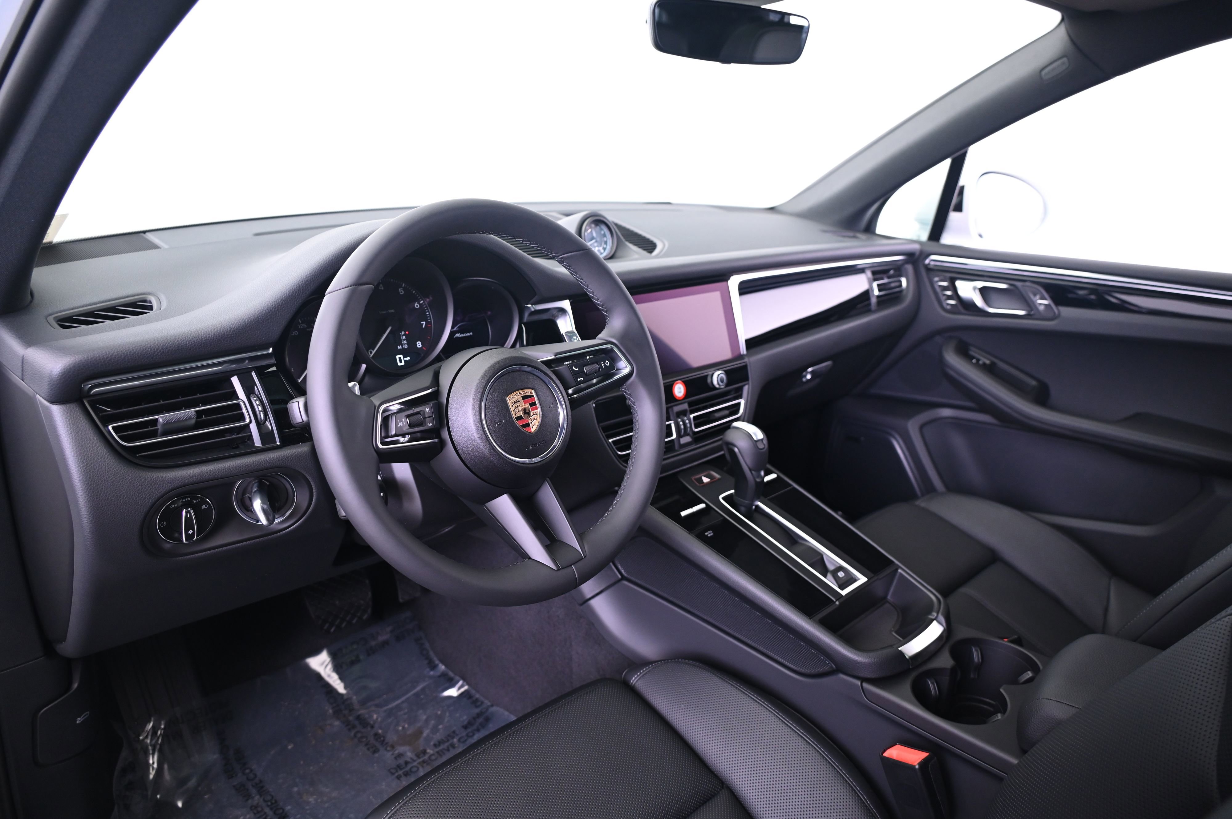 Certified 2025 Porsche Macan image 36