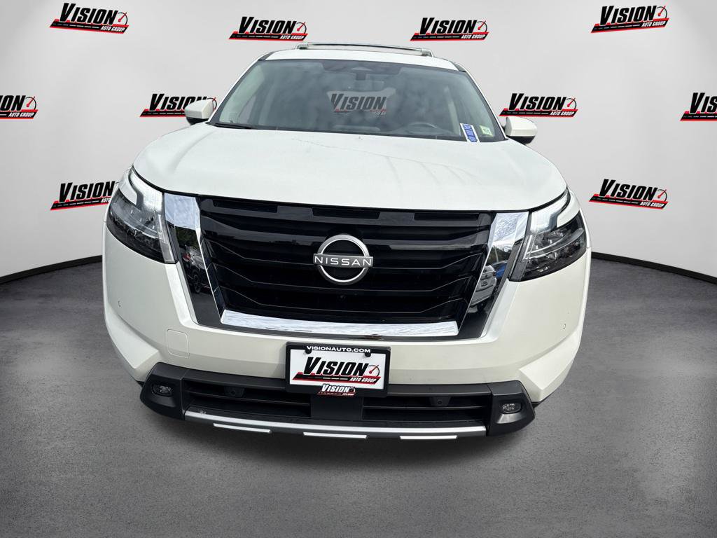 Used 2024 Nissan Pathfinder Platinum w/ Cargo Package AWD/4WD image 2