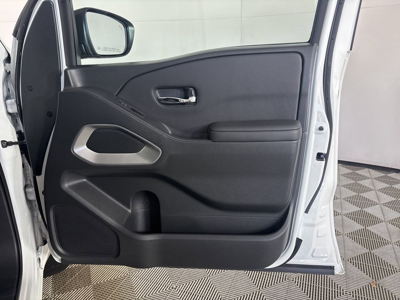 Used 2024 Nissan Frontier SV w/ SV Convenience Package image 21