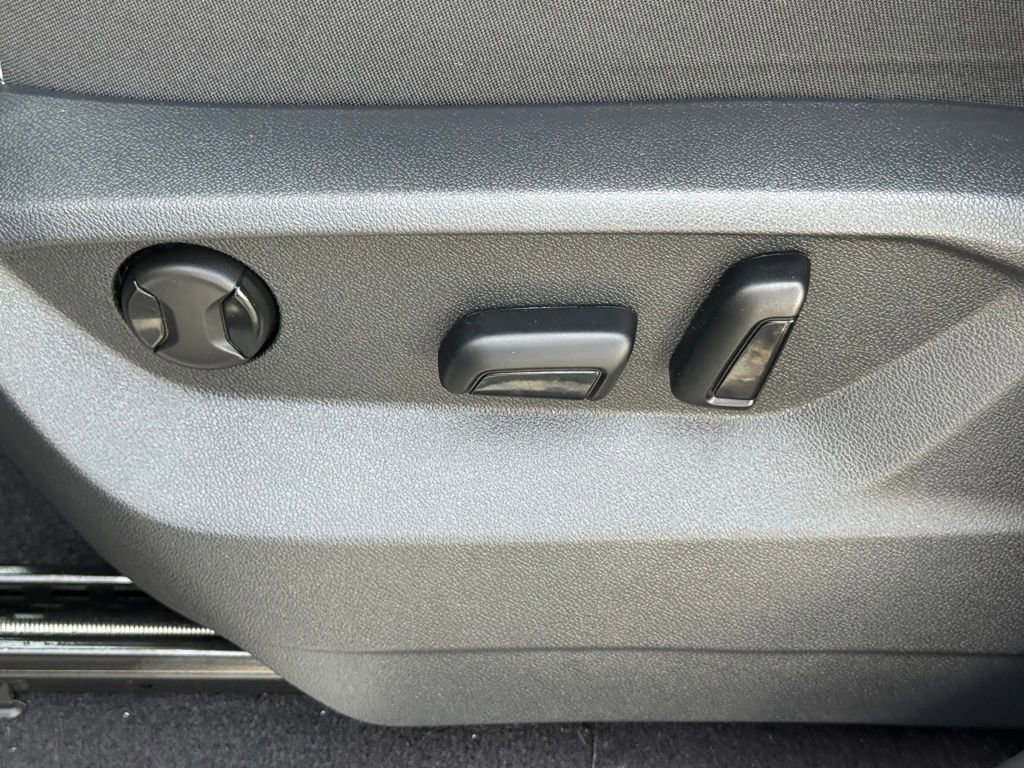 Used 2024 Volkswagen Atlas Cross Sport SE FWD image 15