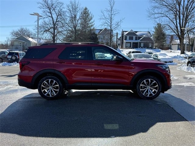 Used 2025 Ford Explorer ST-Line image 2